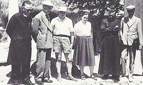 Visita agli scavi di San Proto il 15 luglio 1960. Il terzo da sinistra è il prof. Mirabella Roberti.